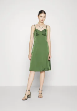 Wal G Dalia Cupped Midi - Jurk - Medow -Wal G Verkoopwinkel 034376610bc349d29817569bea24f8e7 scaled