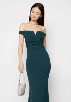 Wal G Kia Off The Shoulder Maxi Dress - Galajurk - Forest Green -Wal G Verkoopwinkel 036fb7714e044178a79d21eaa620253d scaled