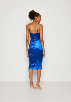 Wal G Saira Midi - Etui-Jurk - Electric Blue -Wal G Verkoopwinkel 076a922adb91456ca809db9ff64be249 scaled