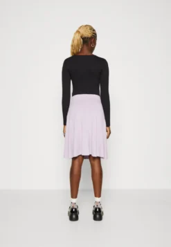 Wal G Summer Essentials Wendy Skater Skirt - Plooirok - Lavender Frost -Wal G Verkoopwinkel 077b2b3a5aad49e9b230253b897419ba scaled