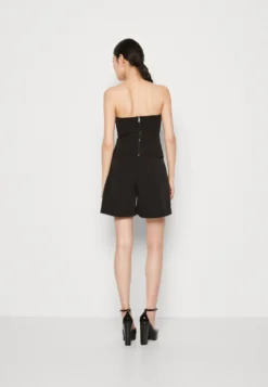 Wal G Liza V Neck- Top - Black -Wal G Verkoopwinkel 0856608b5fd94472833cae958bb0f60d scaled