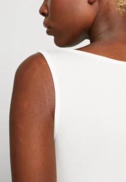 Wal G Melody Bodysuit - Top - White -Wal G Verkoopwinkel 0e1a378050374559bee4816695a62981 scaled