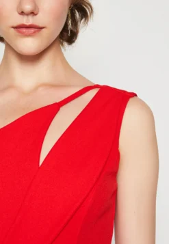 Wal G Mica Cut Out- Jumpsuit - Red -Wal G Verkoopwinkel 1144a7a730de40609492920213b1dc78 scaled