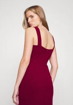 V Neck Midi - Cocktailjurk - Berry Wine 9 V Neck Midi - Cocktailjurk - Berry Wine -Wal G Verkoopwinkel 122f7a2267b447f7a7ef61f67e76a646 scaled