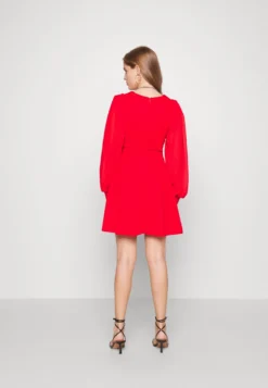 Kat Sleeve Dress - Cocktailjurk - Red -Wal G Verkoopwinkel 136b6b41000243ef91a43514cf301391 scaled