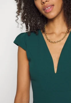 Wal G Short Sleeve V Neck - Jumpsuit - Forest Green -Wal G Verkoopwinkel 145e28897f994461a07066f028574de6 scaled