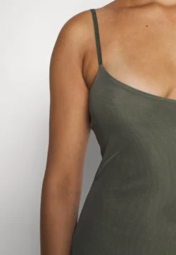 Wal G Sandy - Maxi-Jurk - Khaki Green -Wal G Verkoopwinkel 146faac7532047c29c97b5649e65339f scaled