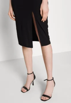 Wal G Embroidered V Neck Rose Midi - Cocktailjurk - Black Floral -Wal G Verkoopwinkel 18af6a357a7a4b91b6a7a8bc7922af1a scaled