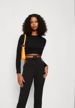 Wal G X Joey Back Detail - Longsleeve - Black -Wal G Verkoopwinkel 18b2295c1d184075b8dd2831f60c6147 scaled