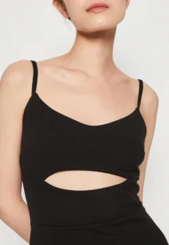 Wal G Kate Cut Out Midi - Jerseyjurk - Black 11 Wal G Kate Cut Out Midi - Jerseyjurk - Black -Wal G Verkoopwinkel 18ceb67cdb41466d9fcd0be320310240 scaled