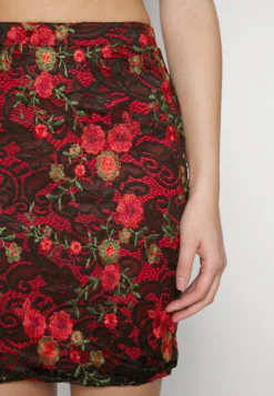 Wal G Peppy Skirt - Minirok - Red/Black -Wal G Verkoopwinkel 1a3f093f80744b828b73d793dba7b0ef scaled