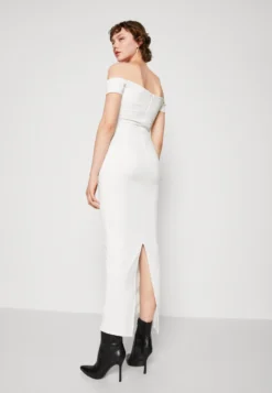 Wal G Elia Off Shoulder - Galajurk - White 9 Wal G Elia Off Shoulder - Galajurk - White -Wal G Verkoopwinkel 1cb83ad5c4974faa948610b05fa06730 scaled