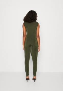 Wal G Ronny Slough Neck - Jumpsuit - Olive Green -Wal G Verkoopwinkel 1e7838ec40f946378ac4e9326475c73d scaled