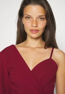 Ciaramin One Sleeve - Jumpsuit - Berry Wine -Wal G Verkoopwinkel 21f2e1bdfd194c33b22b6a85bc0d54d3 scaled