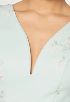 Wal G Wedding - Lila V Neck Print Skater - Cocktailjurk - Hellgrün, Mehrfarbig 9 Wal G Wedding - Lila V Neck Print Skater - Cocktailjurk - Hellgrün, Mehrfarbig -Wal G Verkoopwinkel 221617d3909147df83c82780f351e871 scaled