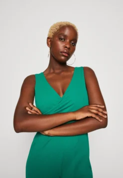 Wal G Toby V Neck - Jumpsuit - Leaf Green -Wal G Verkoopwinkel 2235fe325d0d407e8e3ce34c5e77e948 scaled