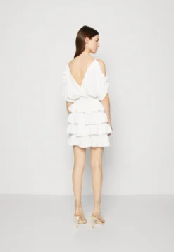 Wal G Cruise Collection Sanjila Ruffle Dress - Jurk - White -Wal G Verkoopwinkel 27a781d7509e46398e93b75ae04e51df scaled