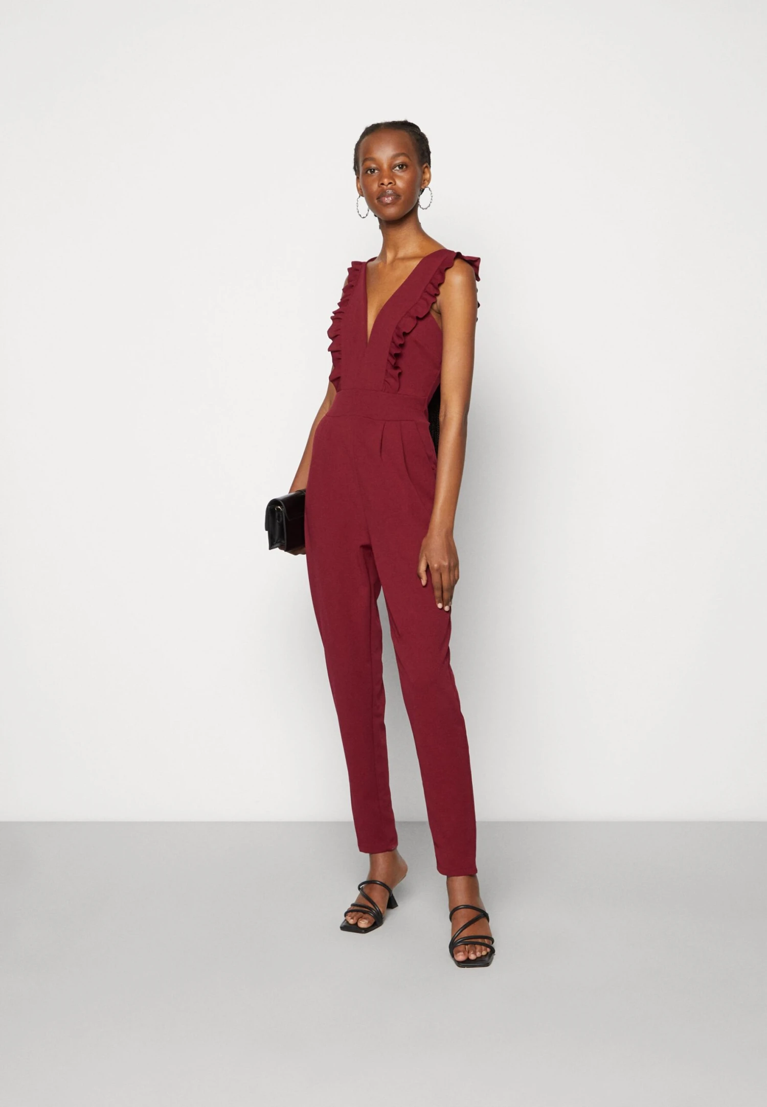 Wal G Rayna Ruffled- Jumpsuit - Berry Wine 2 Wal G Rayna Ruffled- Jumpsuit - Berry Wine - Afbeelding 2