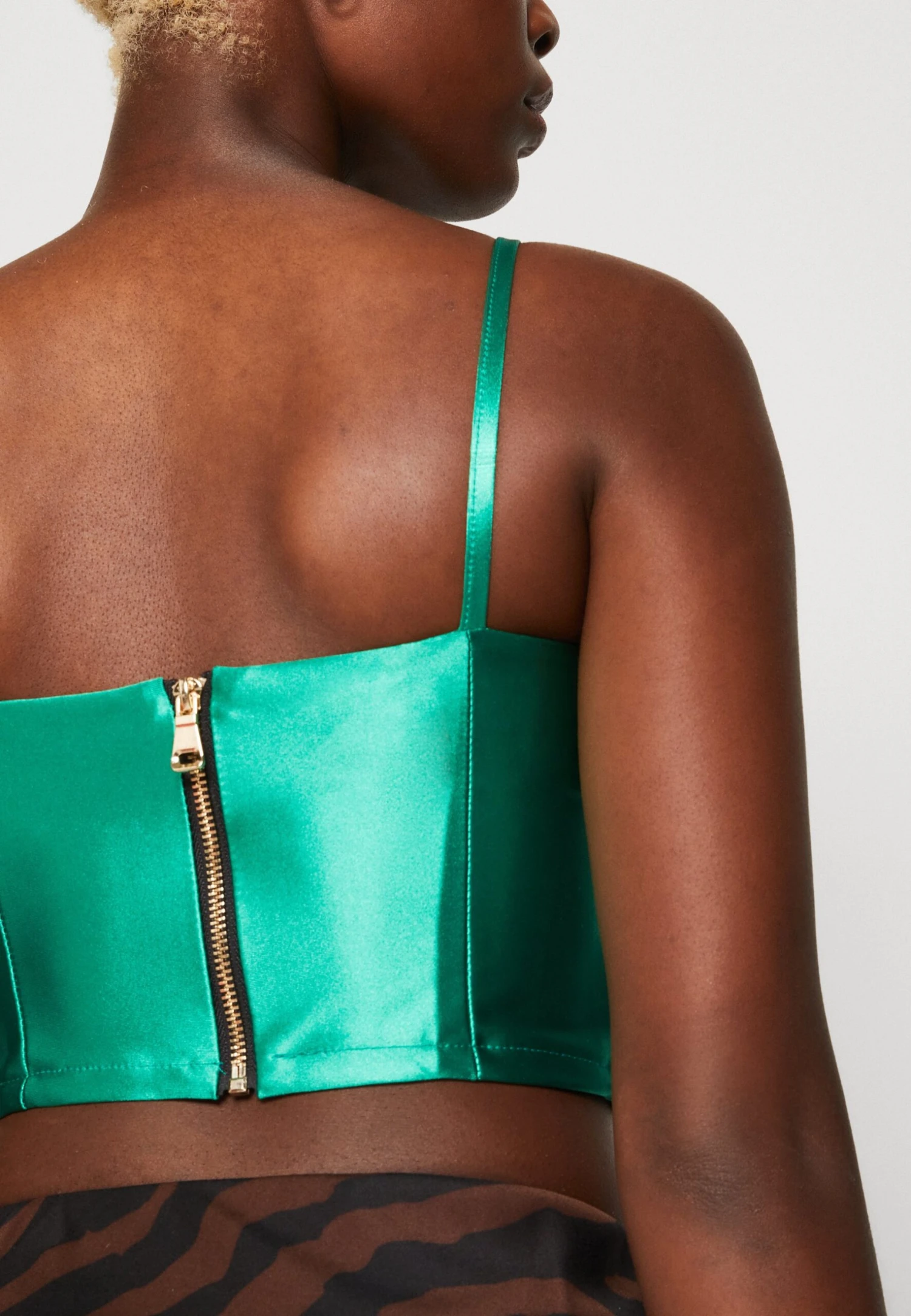 Wal G Daz Heart Neck Crop- Top - Leaf Green 6 Wal G Daz Heart Neck Crop- Top - Leaf Green - Afbeelding 6