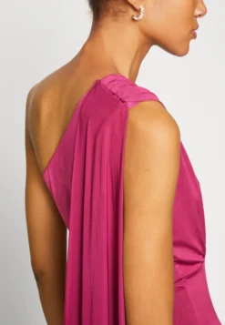 Wal G Cece Cape Sleeve- Jumpsuit - Magenta -Wal G Verkoopwinkel 34c64d21e9264909a6a3f2ba0080b689 scaled