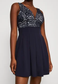 Wal G Belle V Neck Skater Dress - Cocktailjurk - Navy/White -Wal G Verkoopwinkel 358103d7c05440a3b273c1393176d1b8 scaled