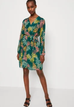 Wal G Cruise Collection Tropical Wrap Dress - Jurk - Multicoloured -Wal G Verkoopwinkel 36f50089d93a4e73a08c61c0dd2e73f8 scaled