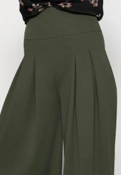 Venisa Wide Leg Trouser - Broek - Dark Khaki -Wal G Verkoopwinkel 3a96173a63ae40bc949c932b0bba73f2 scaled