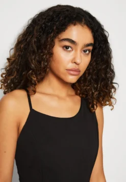 Wal G Wina Asymmetric Midi - Jerseyjurk - Black -Wal G Verkoopwinkel 3ac28704f7a94c42849e867d64f5fdad scaled