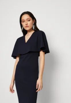 Wal G Ronny Cape Midi - Jerseyjurk - Navy Blue -Wal G Verkoopwinkel 3c77c80367b8463d93066e025340cb94 scaled