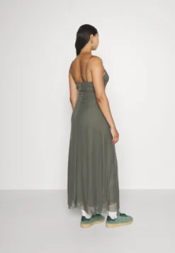 Wal G Sandy - Maxi-Jurk - Khaki Green -Wal G Verkoopwinkel 3c81f620255a49dfb56e9c0dad9a2aff scaled