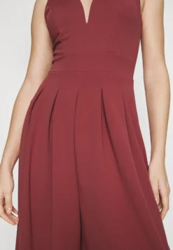 Wal G Alinali Pleated- Jumpsuit - Dark Mauve Pink -Wal G Verkoopwinkel 3d5f3cad68ce4557b7bdb369d61f3c7c scaled