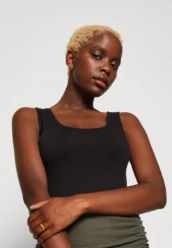 Wal G Melody Bodysuit - Top - Black -Wal G Verkoopwinkel 40280cca3409447da43bcf6dc819eefe scaled