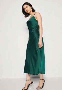 Wal G Cara Cowl Neck Midi - Cocktailjurk - Forest Green -Wal G Verkoopwinkel 422b796844b2411988c012538e0a9f50 scaled
