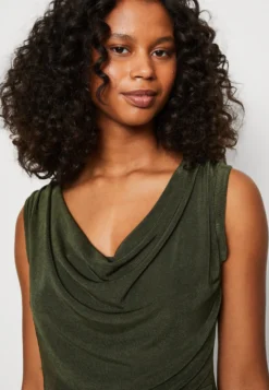 Wal G Ronny Slough Neck - Jumpsuit - Olive Green -Wal G Verkoopwinkel 43e1570bc9c04cb483624ea561bfc0e8 scaled