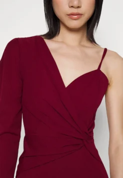 Wal G Ciaramin One Sleeve Jumpsuit - Jumpsuit - Berry Wine -Wal G Verkoopwinkel 4639db4e105948ef9edc3a4117e9f93c scaled