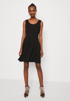 Wal G Valentines Holly Heart Cut Out Skater - Cocktailjurk - Black -Wal G Verkoopwinkel 4732a20ac30c44739d2cae9454dd49ca scaled