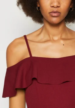 Wal G Revra Strappy Frill Skater - Cocktailjurk - Berry Wine -Wal G Verkoopwinkel 483ae7dd4b614b7cbf2a02dfd4d13ff8 scaled