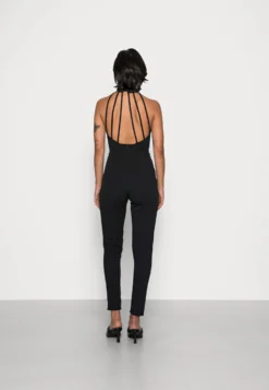 Wal G Chenise Halter Neck- Jumpsuit - Black -Wal G Verkoopwinkel 48a56ced3ea24fe0a6e26fc77c09085b scaled