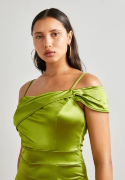 Wal G Peace Off Shoulder Midi - Cocktailjurk - Olive Green 9 Wal G Peace Off Shoulder Midi - Cocktailjurk - Olive Green -Wal G Verkoopwinkel 4a78429a09ce4b7e82eef035c9e8dc73 scaled
