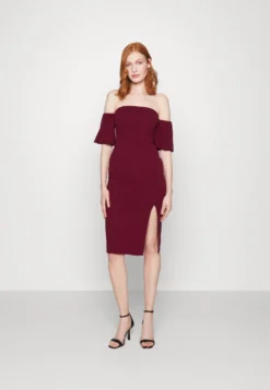 Wal G Cylon Off Shoulder Midi Dress - Cocktailjurk - Berry Wine -Wal G Verkoopwinkel 4c97b8ce16a745f7b5694f0d4cae9fd0 scaled