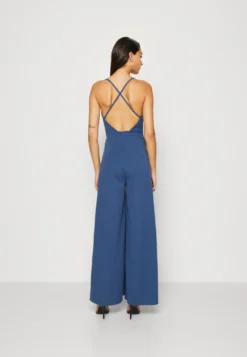 Wal G Aiden Cross Back - Jumpsuit - Denim Blue -Wal G Verkoopwinkel 4e7f86fc7813479bb8213fcc24f13c4c scaled