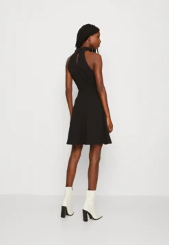 Wal G Annie Halter Skater - Jerseyjurk - Black 8 Wal G Annie Halter Skater - Jerseyjurk - Black -Wal G Verkoopwinkel 51f73d9d1e8840a7a55463b29ef49ab2 scaled