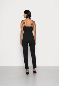 Wal G Nikita Cut Out - Jumpsuit - Black -Wal G Verkoopwinkel 523f9beaa4bf46c587d614163cad1190 scaled
