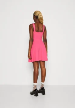 Wal G Indi Square Neck Skater - Jerseyjurk - Fuchsia 8 Wal G Indi Square Neck Skater - Jerseyjurk - Fuchsia -Wal G Verkoopwinkel 54cbe095ea67407da4c3e96ad442fe5a scaled