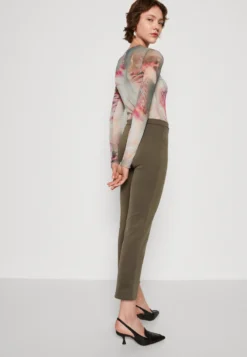 Wal G Brody Trouser - Broek - Khaki -Wal G Verkoopwinkel 54effb3484f3461c987df9d7acd5687d scaled