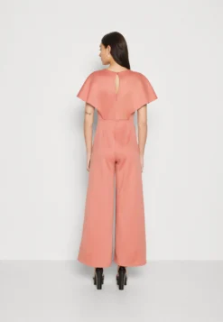 Wal G Wedding - Betty Wrap - Jumpsuit - Pink 8 Wal G Wedding - Betty Wrap - Jumpsuit - Pink -Wal G Verkoopwinkel 56af0e6eda634dfb9aa9a44364702755 scaled