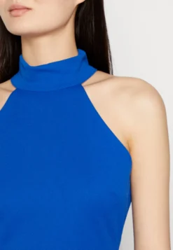 Wal G Halter Neck Maxi Dress - Galajurk - Electric Blue 11 Wal G Halter Neck Maxi Dress - Galajurk - Electric Blue -Wal G Verkoopwinkel 5862fce80ad645a1b427afa45a14b96a scaled