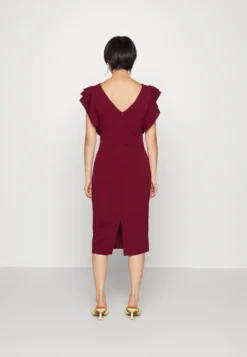 Diana- Cocktailjurk - Berry Wine -Wal G Verkoopwinkel 59585e7bae734e0f8e000eca90fe6a7a scaled