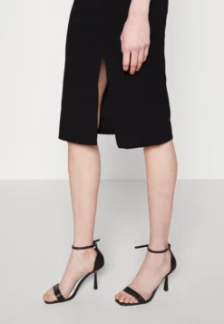 Wal G Melanie Midi Dress - Cocktailjurk - Black -Wal G Verkoopwinkel 5b260e639e6741f8b06b99e65ec911e2 scaled