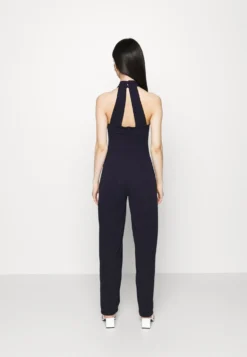 Alfo Cross Neck - Jumpsuit - Navy Blue -Wal G Verkoopwinkel 5ca6b41f0ebf46c18f0c6811230e0ba5 scaled